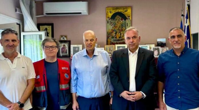 Συνάντηση-εκπροσώπων-του-6ου-ΕΚΑΒ-με-τον-Δήμαρχο-Θάσου-για-ζητήματα-λειτουργίας-της-υπηρεσίας