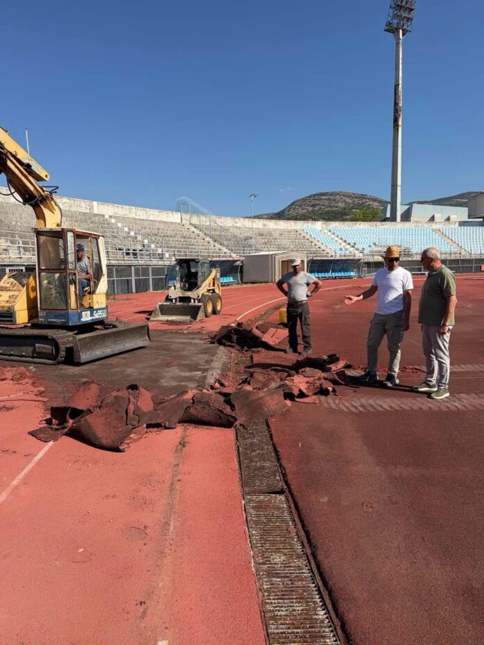 Ξεκίνησαν-οι-εργασίες-αντικατάστασης-του-ταρτάν-στο-Δημοτικό-Στάδιο-«Ανθή-Καραγιάννη»