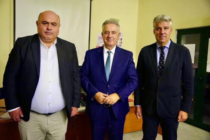 Έναρξη-της-συνεργασίας-ΠΑΜΘ & ΕΛΓΟ-ΔΗΜΗΤΡΑ-για-τη-θωράκιση-της-κτηνοτροφίας και-την-πρόληψη-των ζωονόσων Έναρξη-της-συνεργασίας-ΠΑΜΘ & ΕΛΓΟ-ΔΗΜΗΤΡΑ-για-τη-θωράκιση-της-κτηνοτροφίας και-την-πρόληψη-των ζωονόσων