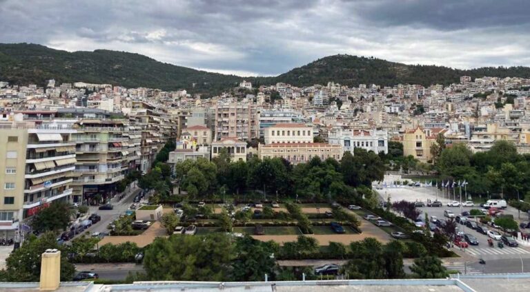 Μ.Παπαδοπουλος:-Έχουμε-καταλάβει-πια-ότι-ο-Δήμαρχος-Καβάλας-κάνει-ό,τι-μπορεί-για-να-ΜΕΙΩΣΕΙ-τις-θέσεις-στάθμευσης-και-τα-πάρκινγκ-μέσα-στην-πόλη-της-Καβάλας