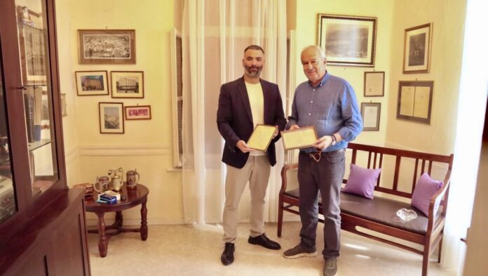 Δωρεά-αρχειακού-υλικού-και-φωτογραφιών-στο-Μουσείο-Καπνού Δωρεά-αρχειακού-υλικού-και-φωτογραφιών-στο-Μουσείο-Καπνού