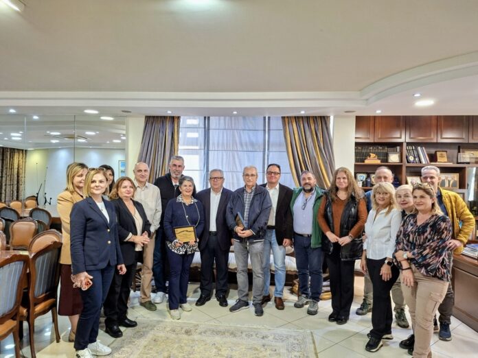 Τιμητική-εκδήλωση-της-ΠΕ.-Καβάλας-για-τη-συνταξιοδότηση-δύο-επί-σειρά-ετών-διευθυντικών-στελεχών Τιμητική-εκδήλωση-της-ΠΕ.-Καβάλας-για-τη-συνταξιοδότηση-δύο-επί-σειρά-ετών-διευθυντικών-στελεχών