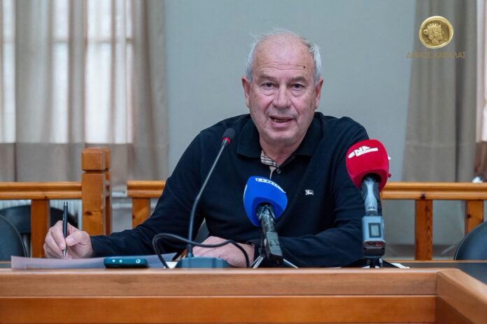 Έκτακτη-συνέντευξη-Τύπου-του-Δημάρχου-Καβάλας,-για-το-κόστος-τοποθέτησης-του-πλαστικού-χλοοτάπητα-στο-Βερούλειο-Δημοτικό-Γήπεδο-Ποδοσφαίρου-και-για-τα-έργα-στις-αθλητικές-εγκαταστάσεις-του-Δ.Καβάλας Έκτακτη-συνέντευξη-Τύπου-του-Δημάρχου-Καβάλας,-για-το-κόστος-τοποθέτησης-του-πλαστικού-χλοοτάπητα-στο-Βερούλειο-Δημοτικό-Γήπεδο-Ποδοσφαίρου-και-για-τα-έργα-στις-αθλητικές-εγκαταστάσεις-του-Δ.Καβάλας