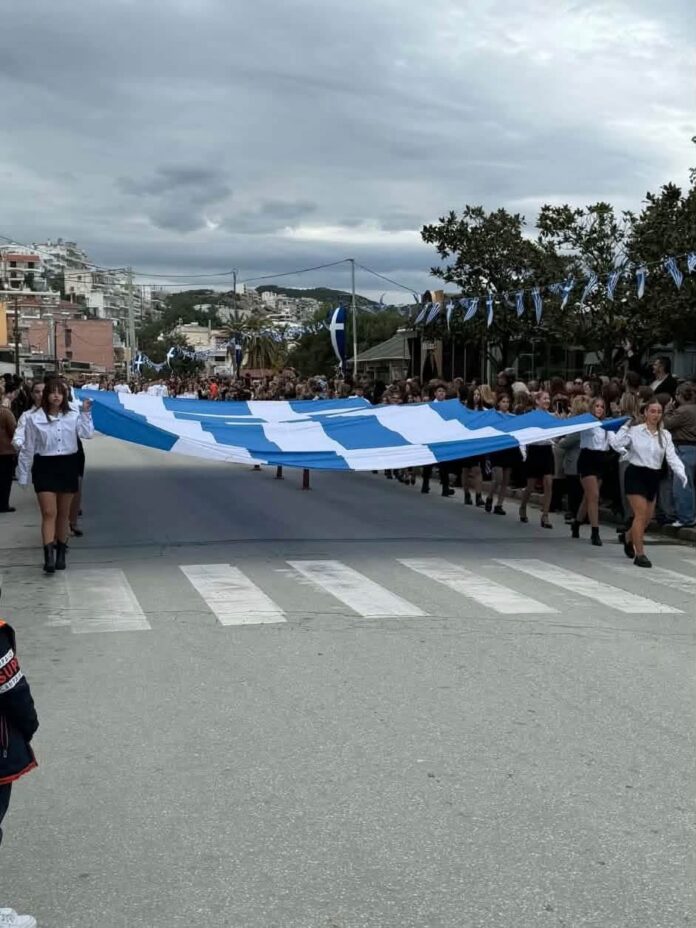 Με-επισημότητα-και-συγκίνηση-ο-εορτασμός-της-28ης-Οκτωβρίου-στη-Νέα-Πέραμο